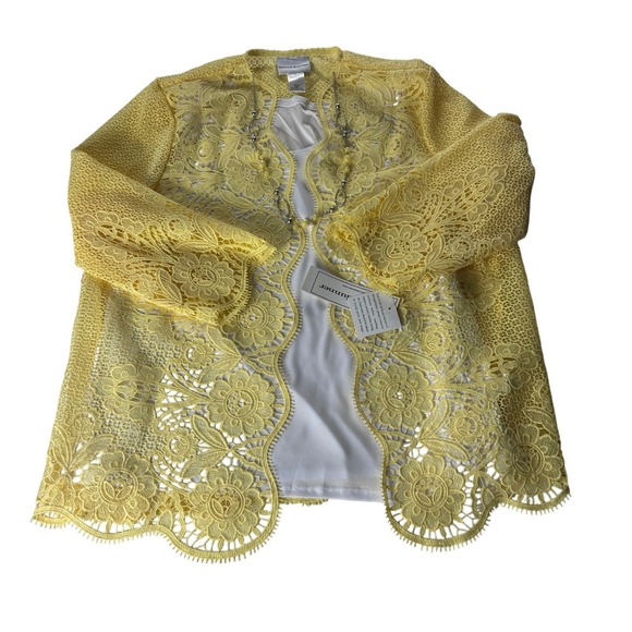 Alfred Dunner Charleston Yellow Floral Lace 2-Fer Top with Necklace Medium NWT - Picture 3 of 7